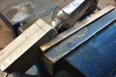 Knauf-aus-dem-vollen-Material-feilen.-scaled
